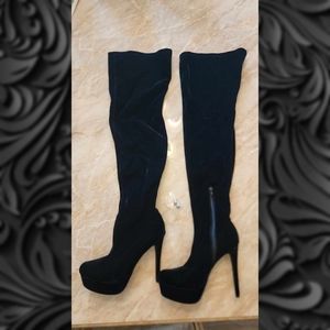SHOEDAZZLE - phoebe size 9 velvet black  heeled boots
